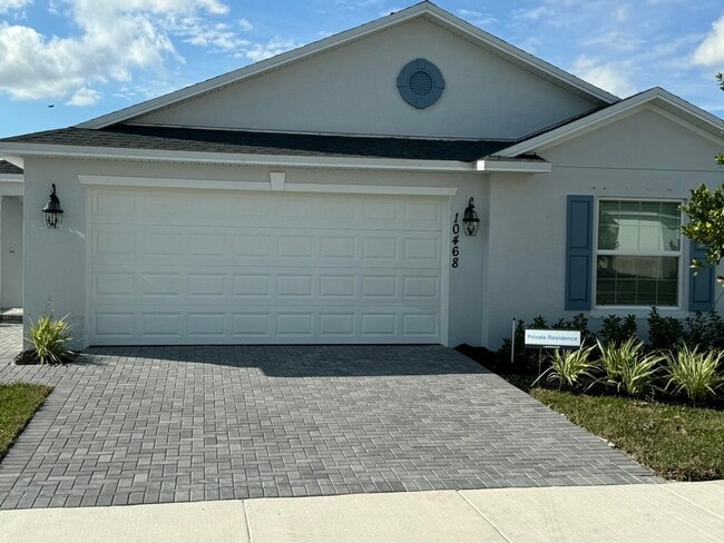10468 NW Suncrest Lp in Port St. Lucie, FL - Building Photo - Building Photo