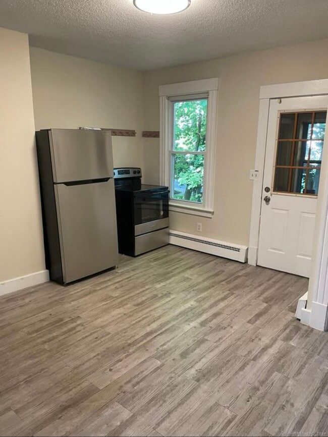 350 Center St in Manchester, CT - Building Photo - Building Photo