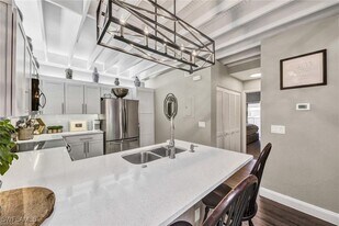 50 Emerald Woods Dr in Naples, FL - Building Photo