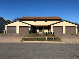 2318 Meadow Ln, Unit #4 in Eau Claire, WI - Building Photo