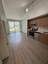 15501 NW 2nd Pl, Unit B11 in Miami, FL - Building Photo
