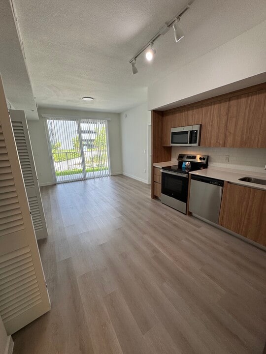 15501 NW 2nd Pl, Unit B11 in Miami, FL - Foto de edificio