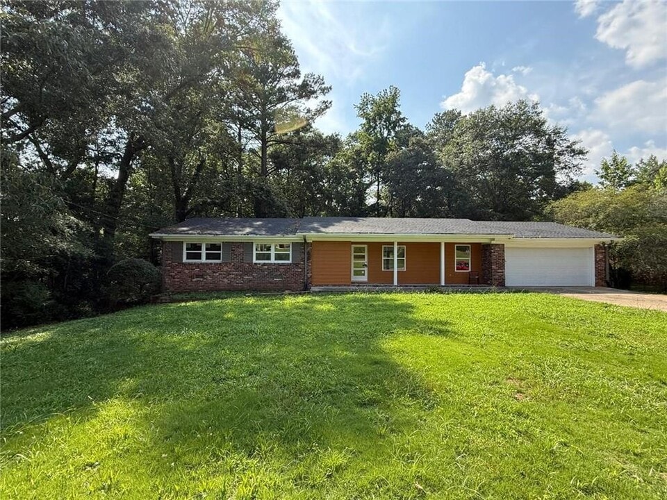 3791 Eagle Woods Cir in Stonecrest, GA - Building Photo