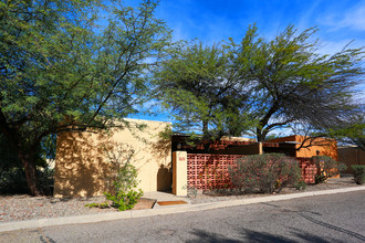 Park Avenue Townhomes in Tucson, AZ - Building Photo - Building Photo