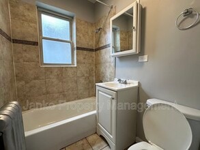 5911 W Huron St in Chicago, IL - Building Photo - Building Photo