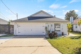 1073 Stocks St in Atlantic Beach, FL - Building Photo