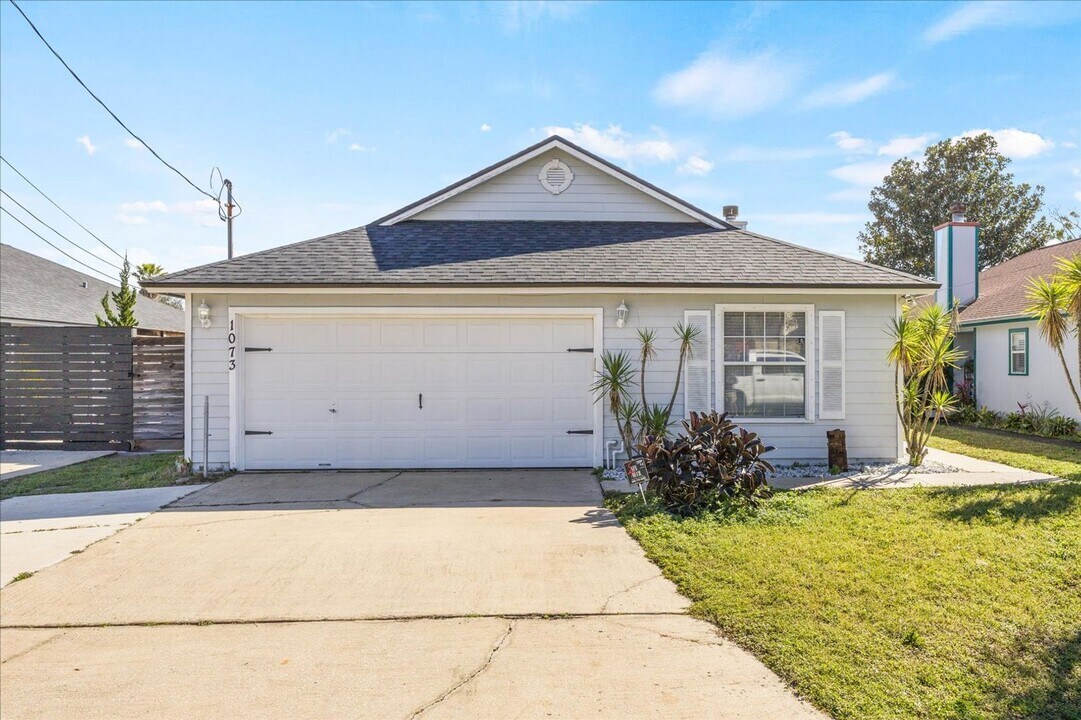 1073 Stocks St in Atlantic Beach, FL - Building Photo