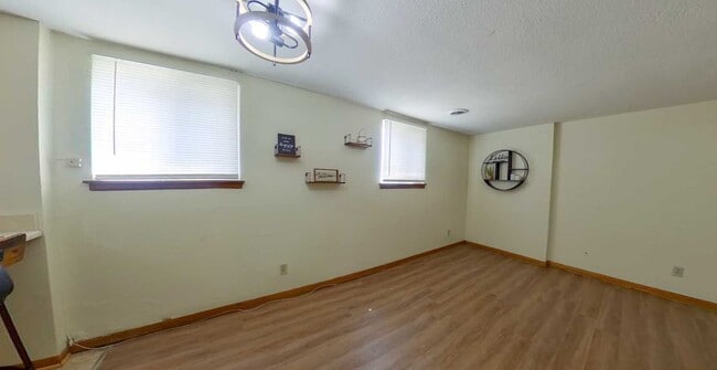 1200 Bluemont Ave in Manhattan, KS - Foto de edificio - Building Photo