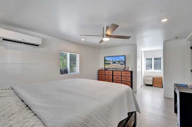1904 SW 28th St in Fort Lauderdale, FL - Foto de edificio - Building Photo
