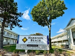 Harrison Beach Apartments in Rockford, IL - Foto de edificio - Building Photo