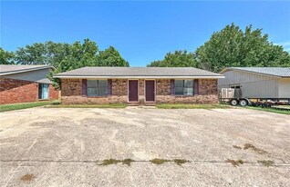 2732 N Arroyo Ave in Fayetteville, AR - Building Photo