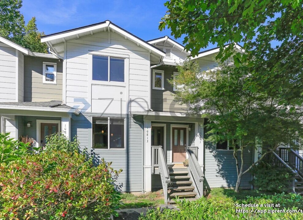 10813 124th Ave NE in Kirkland, WA - Building Photo