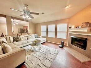 717 Kentucky Derby Ln in Fort Worth, TX - Building Photo - Building Photo