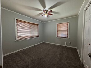 2421 W 76th St in Prairie Village, KS - Building Photo - Building Photo