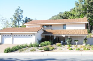1902 Stonesgate St in Westlake Village, CA - Building Photo