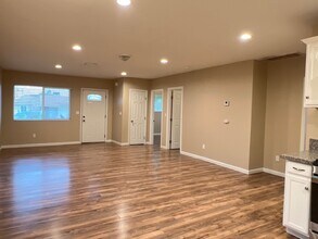 2304 Pictoria Dr in Bakersfield, CA - Building Photo - Building Photo