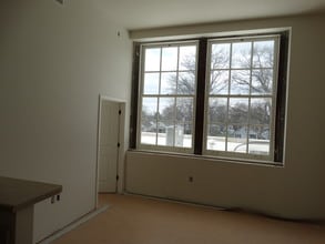 Jacob School Apartments 62+ Senior Living in Louisville, KY - Foto de edificio - Building Photo