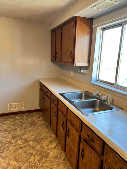 569 Pike St in Meadow Lands, PA - Building Photo