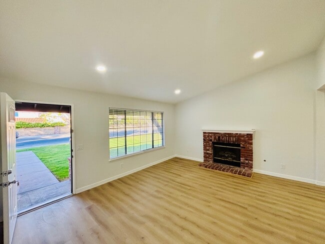 2730 W Avenue K4 in Lancaster, CA - Building Photo - Building Photo