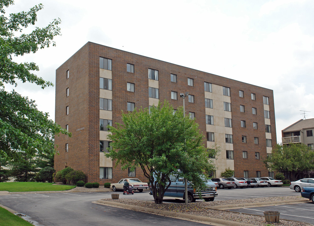 Luther Heights in Bettendorf, IA - Foto de edificio