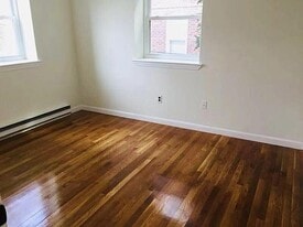 104 Trowbridge St, Unit 4 in Cambridge, MA - Building Photo