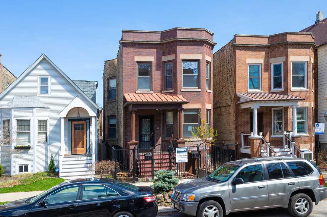 3649 N Hermitage Ave in Chicago, IL - Building Photo