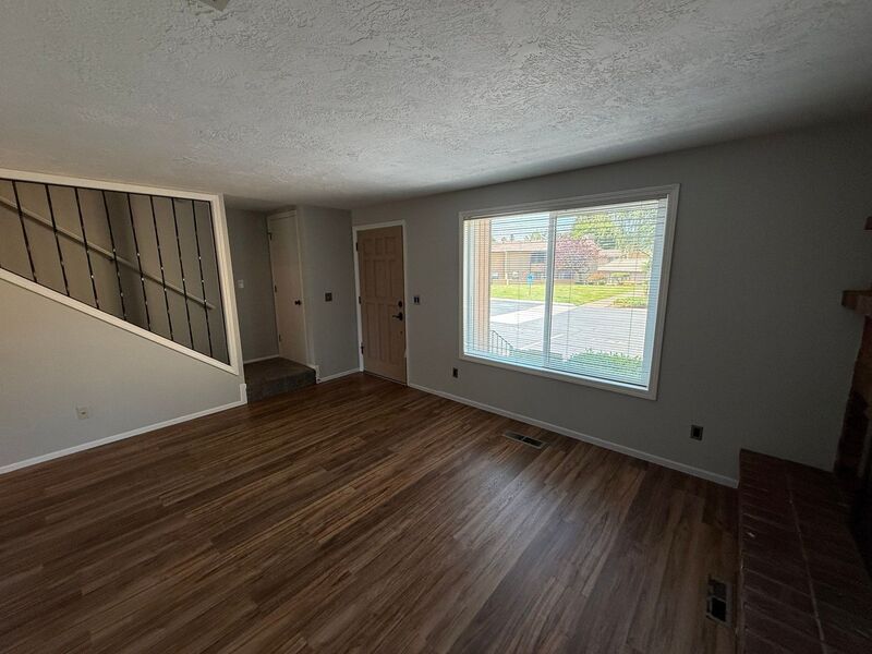 6271 Fairway Ave SE in Salem, OR - Building Photo