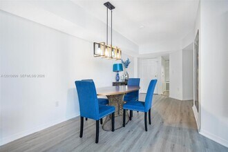 825 Brickell Bay Dr in Miami, FL - Building Photo - Building Photo