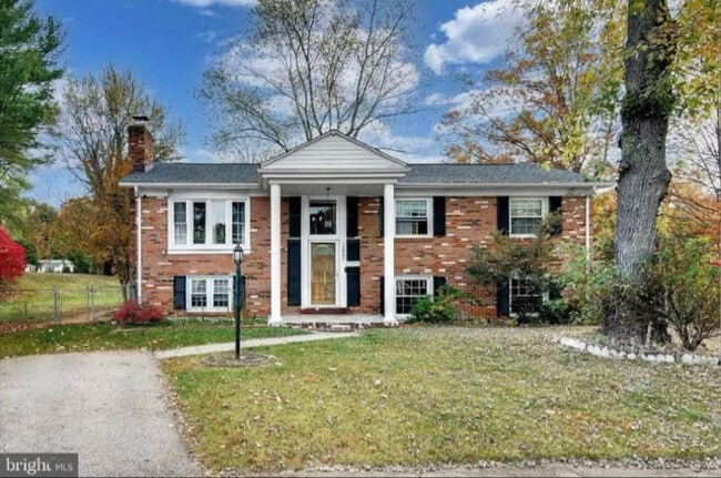 property at 13907 Grove Ct