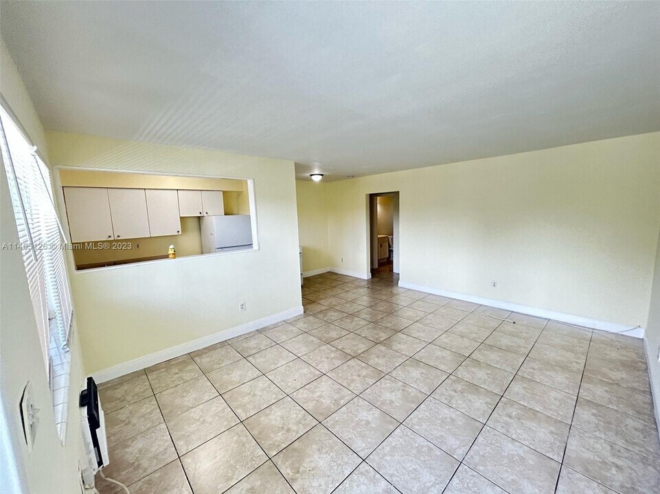 16851 NE 21st Ave-Unit -16 in North Miami Beach, FL - Building Photo