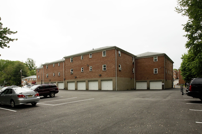 Milford Arms Apartments in New Milford, NJ - Building Photo - Building Photo