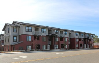 South Hills Crossing in San Luis Obispo, CA - Foto de edificio - Building Photo