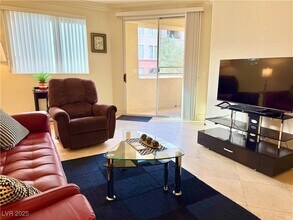 270 E Flamingo Rd, Unit 106 in Las Vegas, NV - Building Photo - Building Photo