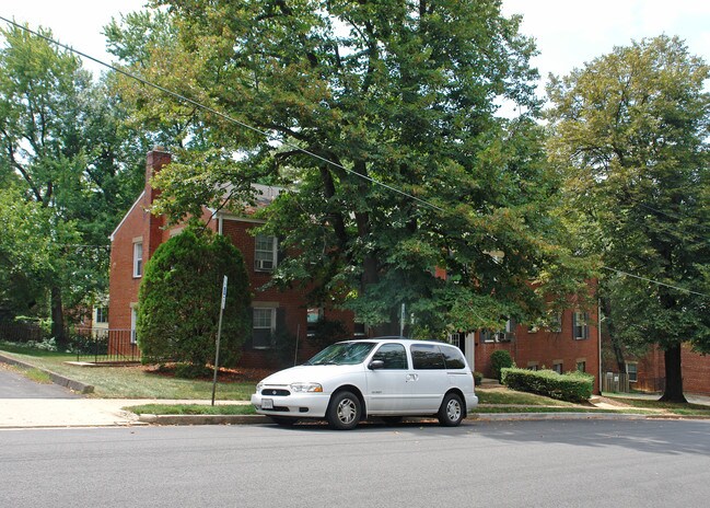 5706 10th Rd N in Arlington, VA - Foto de edificio - Building Photo