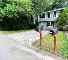 275 Juliet Ln SW in Marietta, GA - Building Photo