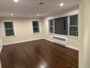 260 Eastchester Rd in New Rochelle, NY - Building Photo - Building Photo