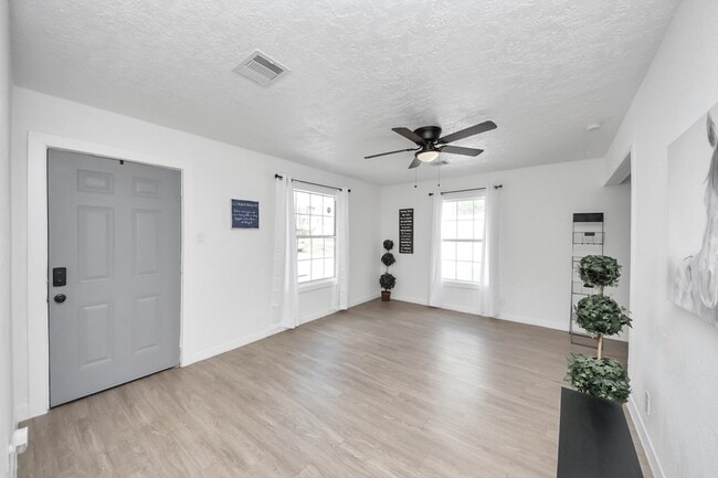 2210 Detering St in Houston, TX - Building Photo - Building Photo