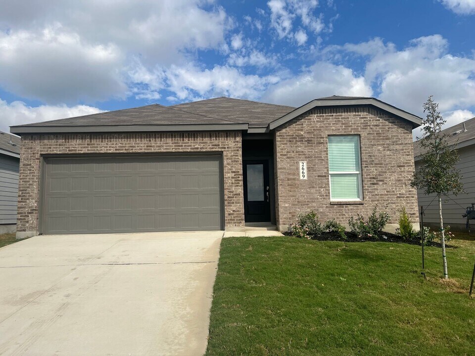 2966 Cold Spring Dr in New Braunfels, TX - Building Photo