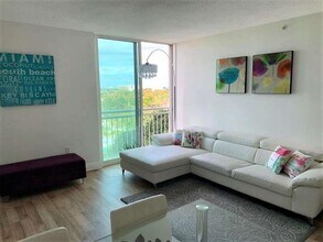 3000 Coral Wy in Coral Gables, FL - Building Photo - Building Photo