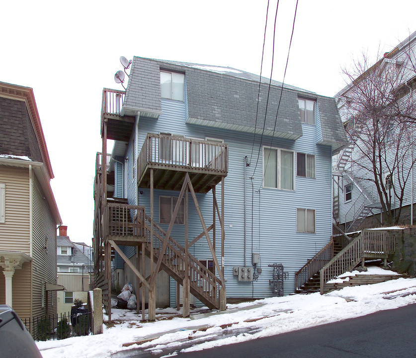 170 Locust St in Fall River, MA - Building Photo