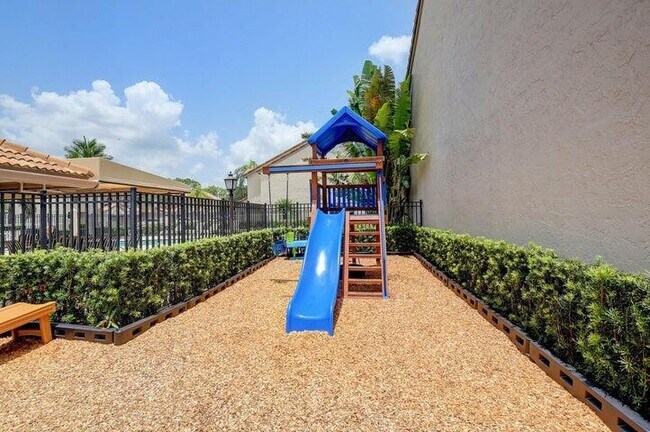 9449 Boca River Cir in Boca Raton, FL - Foto de edificio - Building Photo