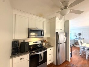 157 1/2 Kings Hwy in Milford, CT - Building Photo - Building Photo