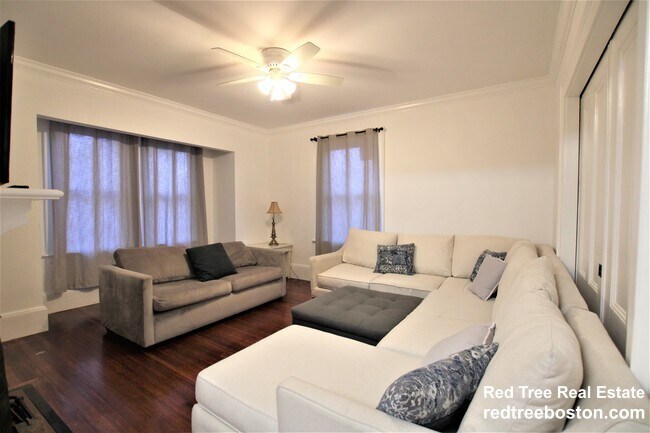 18 Holton St, Unit 1 in Boston, MA - Building Photo - Building Photo