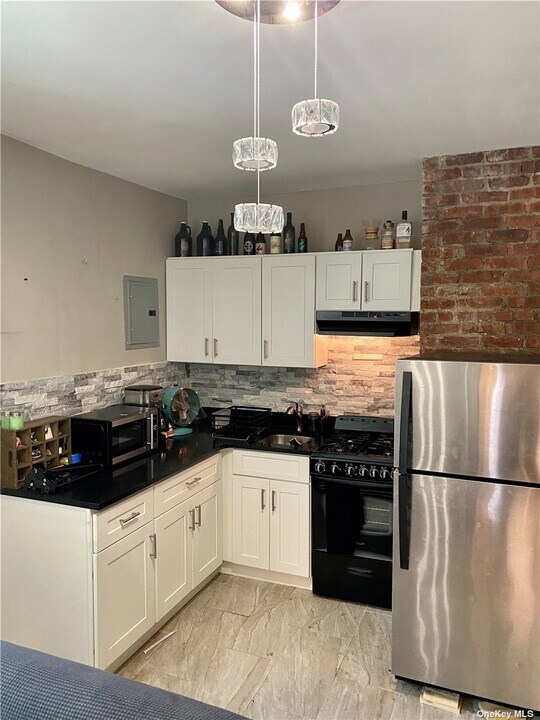 51 Georgia Ave-Unit -5 in Long Beach, NY - Building Photo