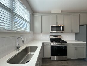 511 Broadway, Unit TH in Libertyville, IL - Foto de edificio - Building Photo