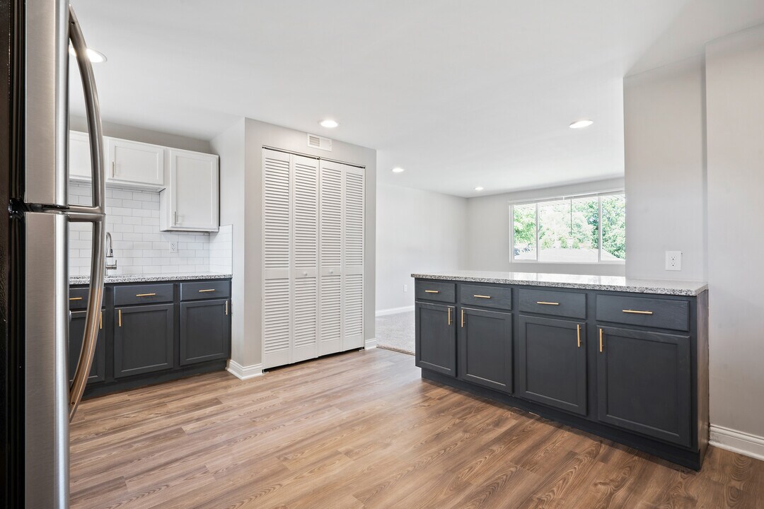 135 Walnut St, Unit D in Gahanna, OH - Foto de edificio