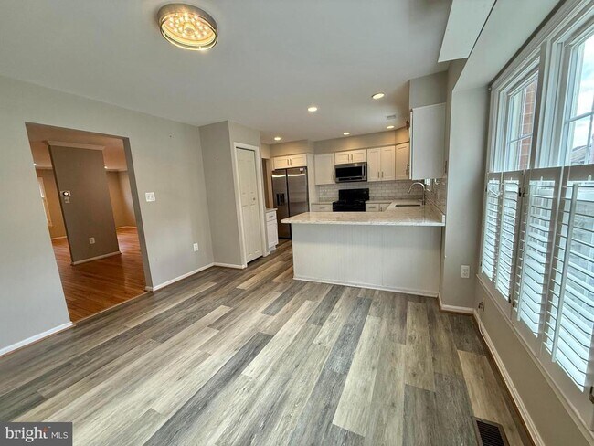 7773 Shootingstar Dr in West Springfield, VA - Building Photo - Building Photo