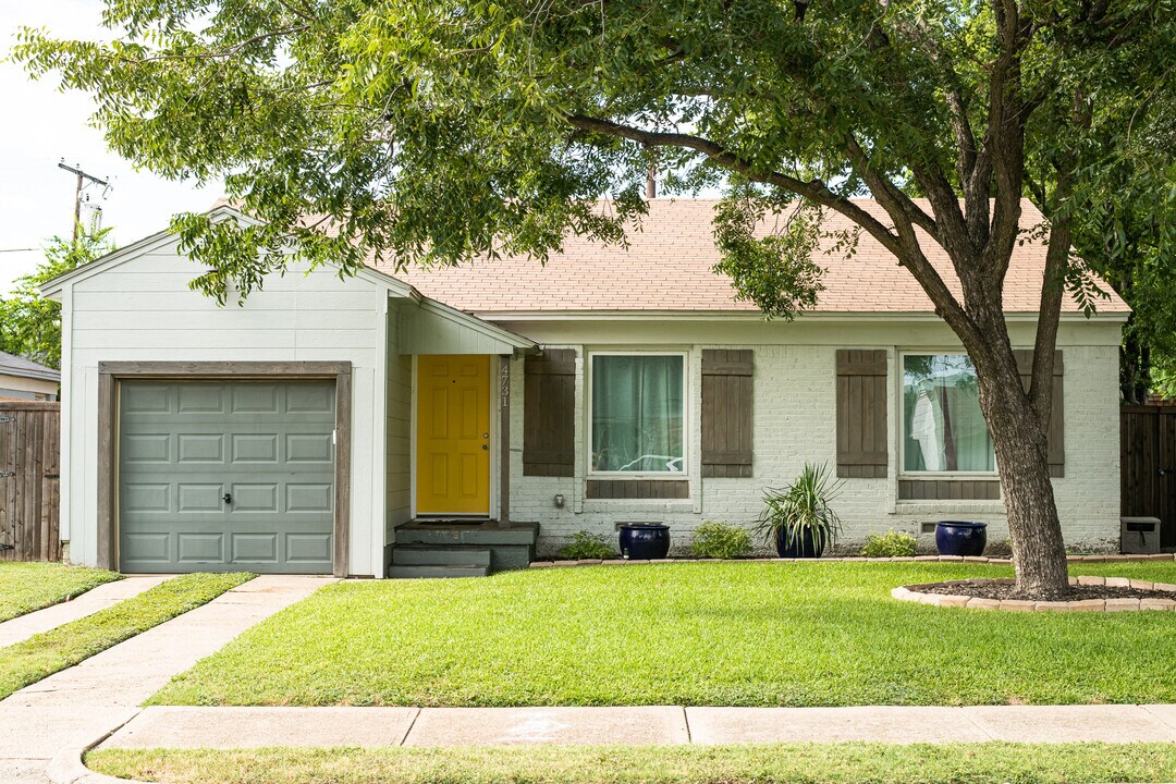4731 Wateka Dr in Dallas, TX - Foto de edificio