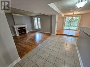 2173 Charnwood Dr in Burlington, ON - Building Photo - Building Photo