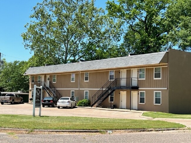 Pine Street Apartments in Texarkana, TX - Foto de edificio - Building Photo